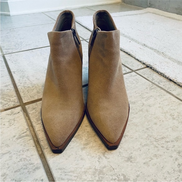 NWOT Vince Camaro Taupe Suede Booties sz 7.5 (38) women’s - Picture 1 of 9